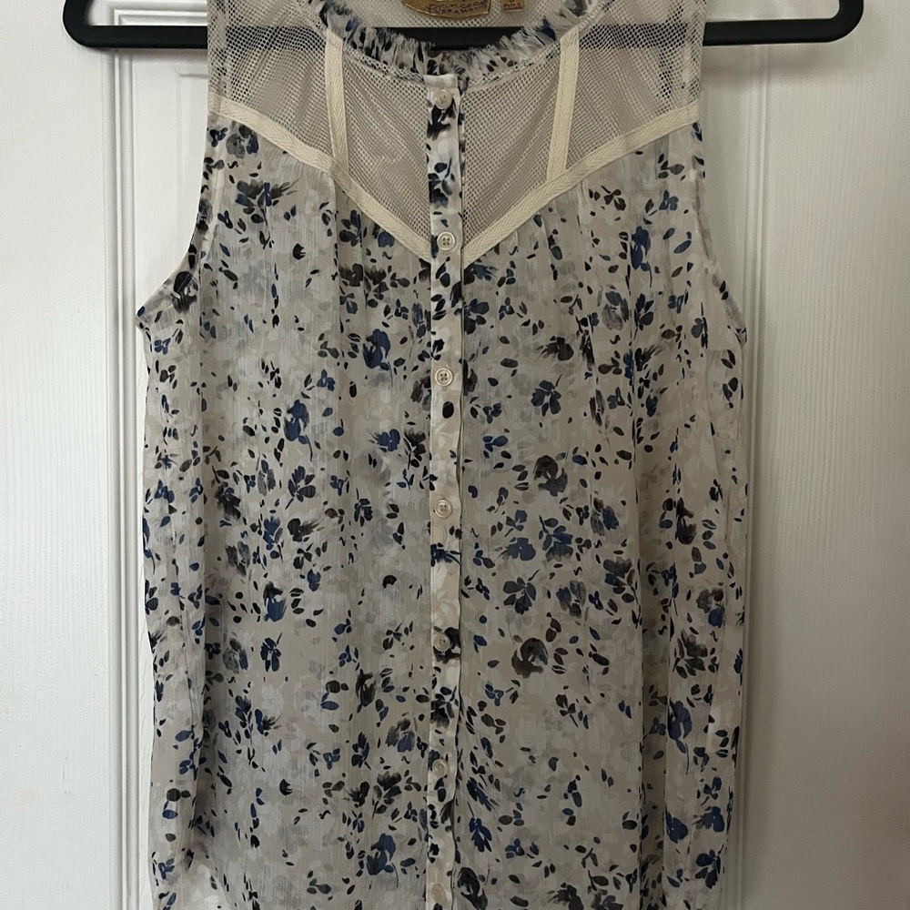Princess Vera Wang Black and Gray Sleeveless Blouse with Mandarin Collar